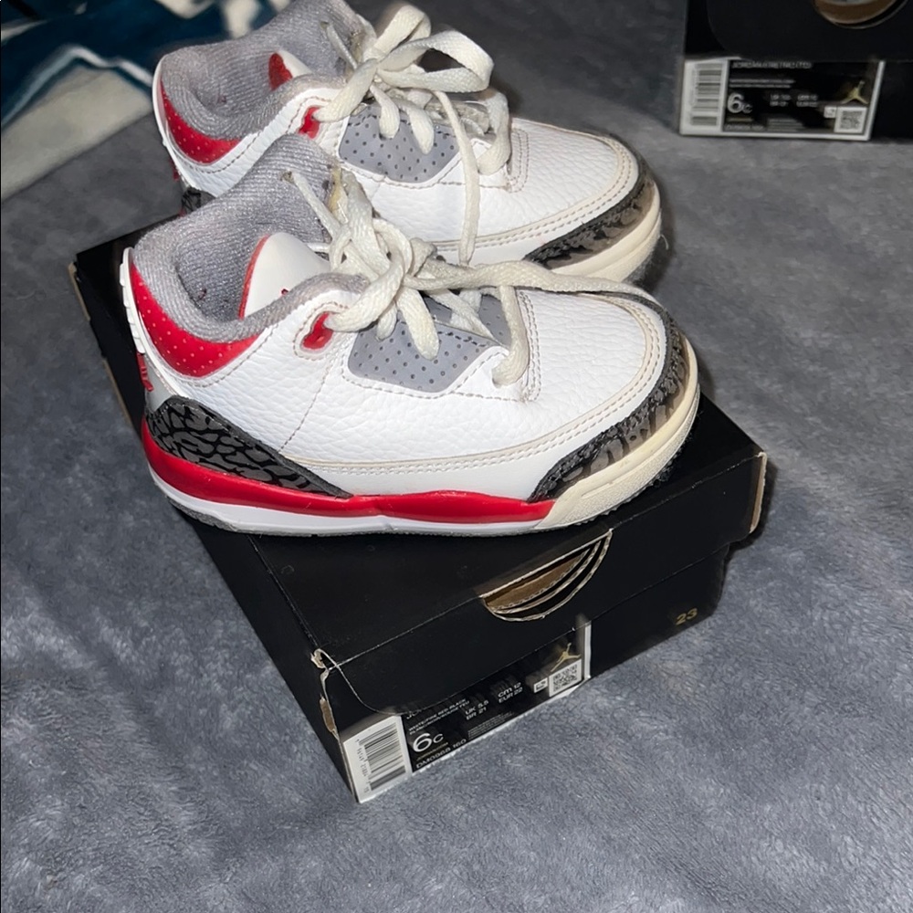 Jordan White / Fire Red Black Retro 3’s 6C